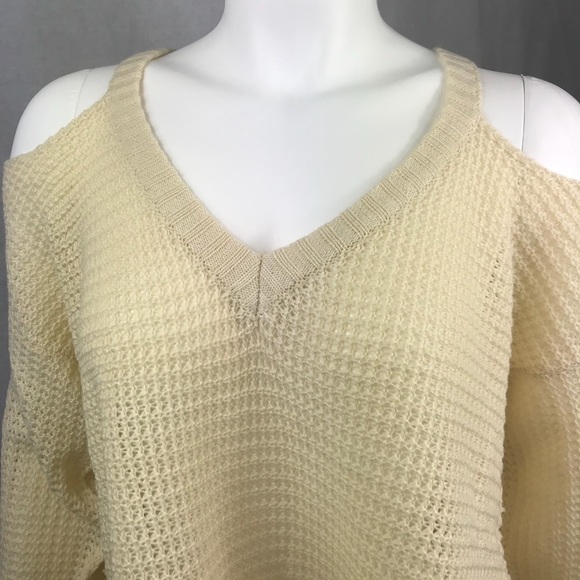 Cold Shoulder Sweater w Fringe - Picture 8 of 8